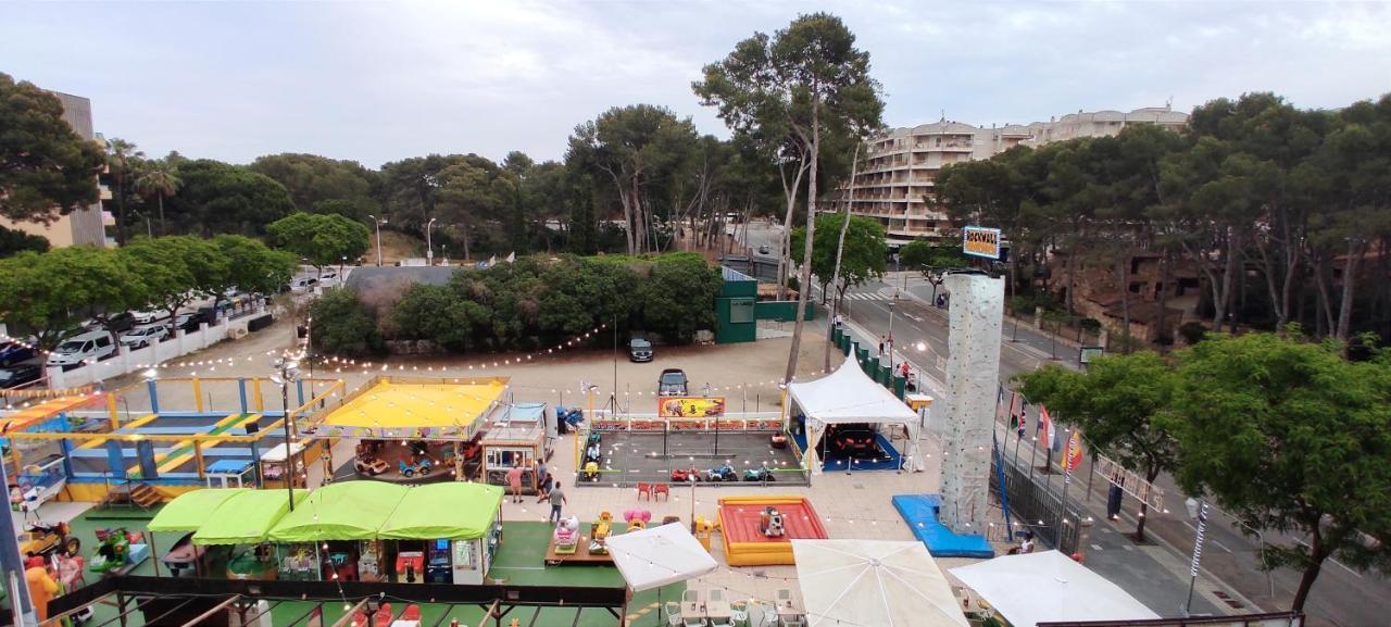 Magníficas vistas en zona turística de Salou Exterior foto
