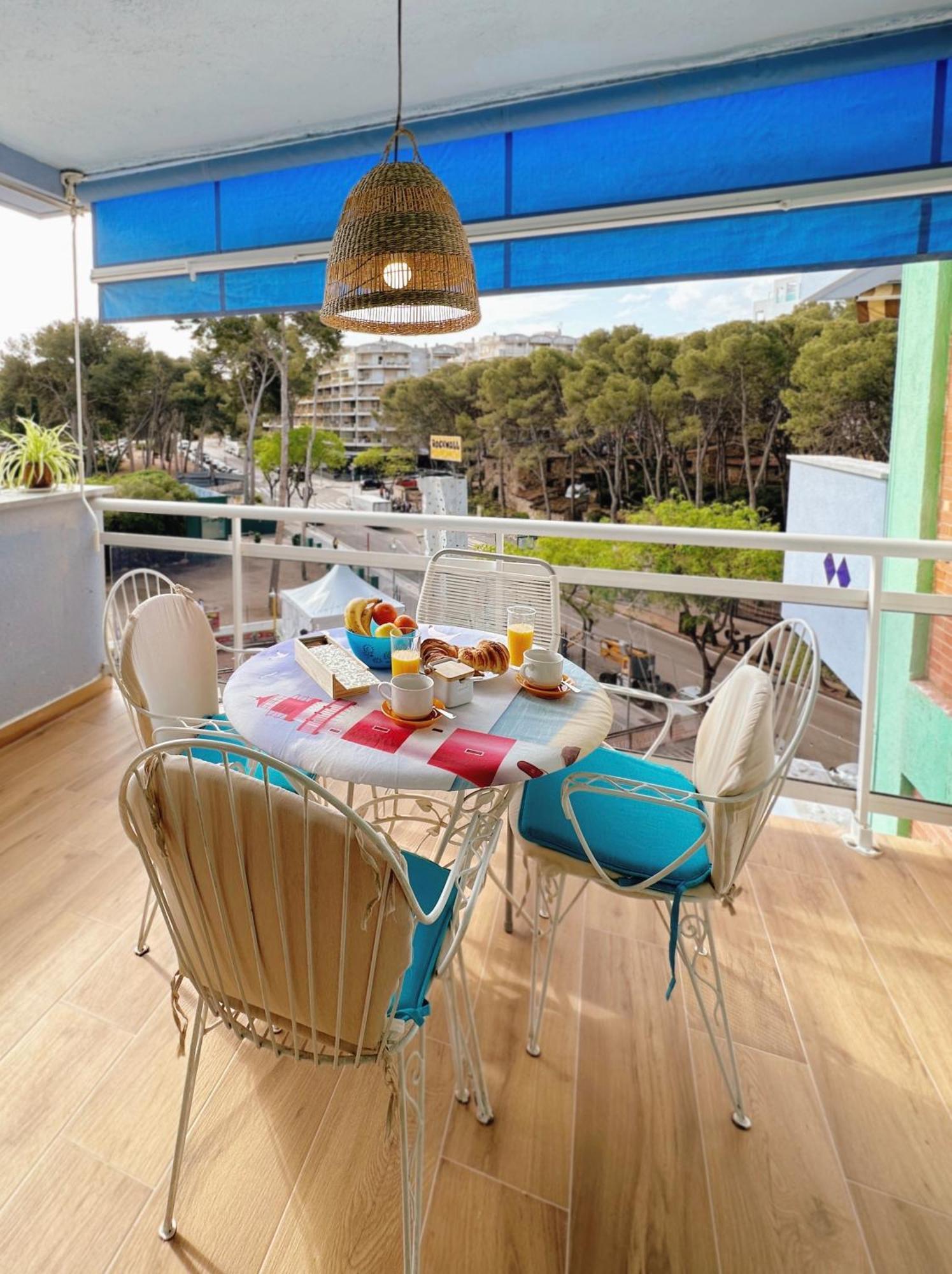 Magníficas vistas en zona turística de Salou Exterior foto